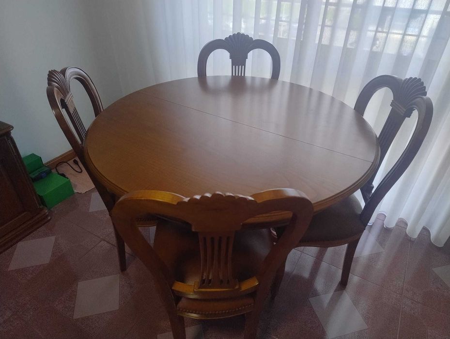 Mesa extensível com Ø1,10m (+0.40m) + 6 cadeiras