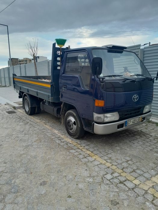 Faço cargas de emtulho madeiras pladur papelão moveis