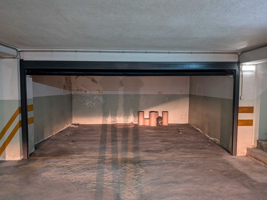 Garagem fechada para arrendar em Gondomar