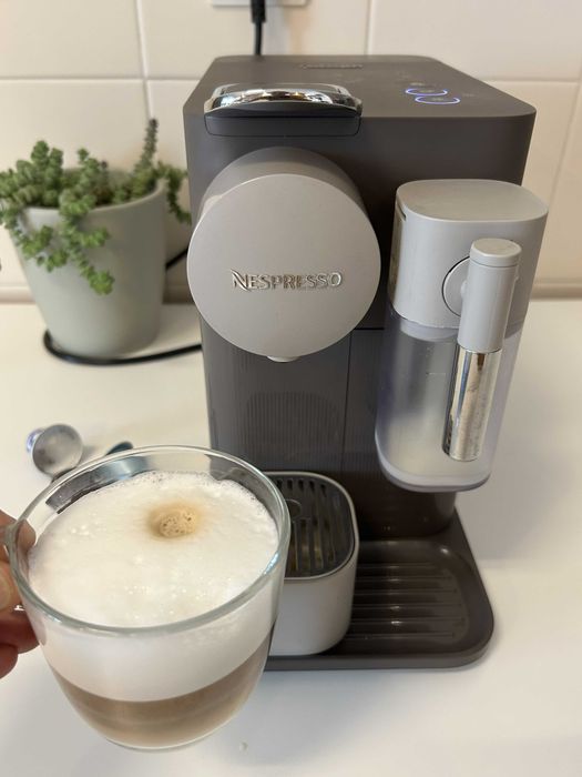 Máquina Café NESPRESSO Delonghi Lattissima ONE