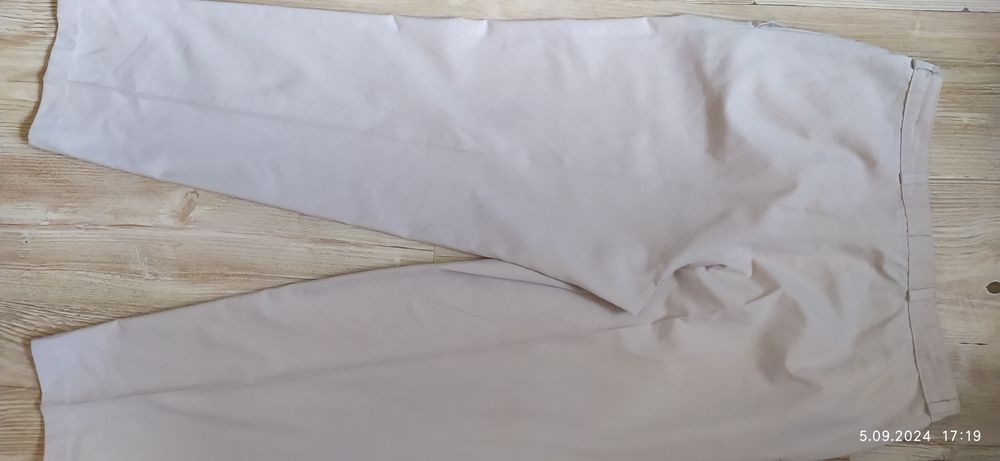 Letnie klasyczne spodnie.