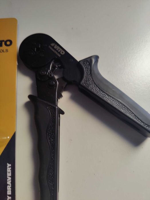 alicate da marca vito