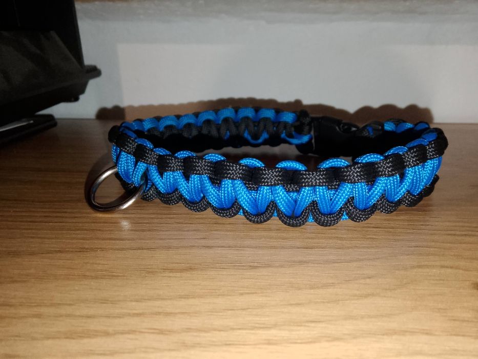 Obroża dla psa z paracordu.