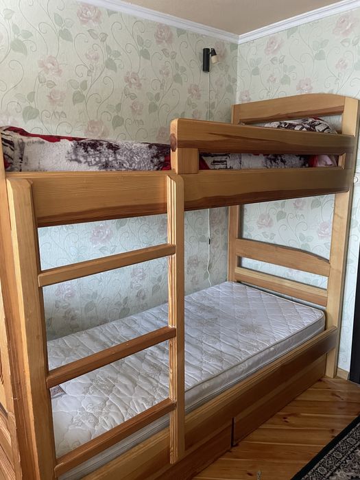 Двухярусна кровать