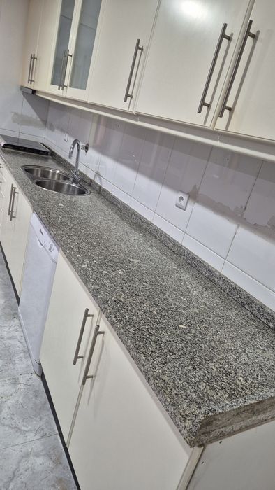 Cozinha semi-completa