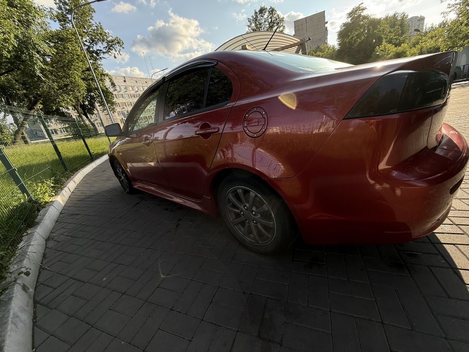 Lancer 10 2011 2.0 автомат / газ