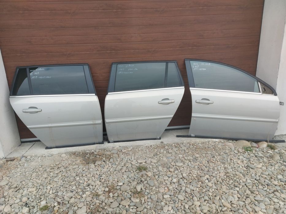 Двері Опель Вектра Ц, сігнум, opel vectra c signum є в колір.