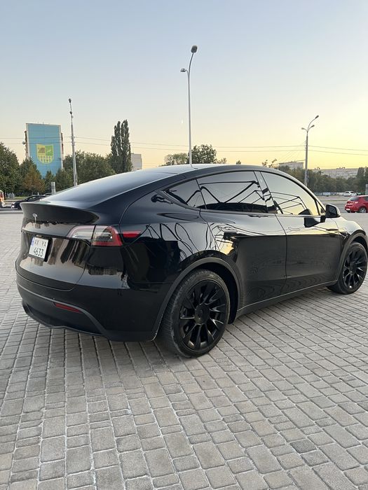 Продам Tesla Y  7 мест