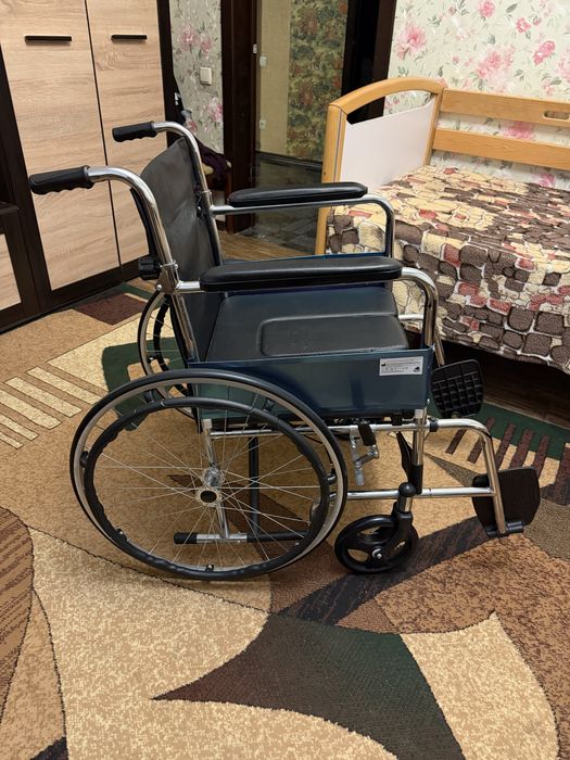 Крісло колісне, інвалідний візок Лаура