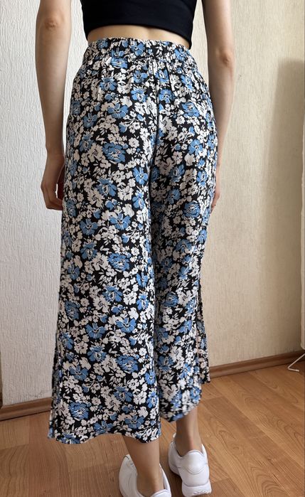 Літні вкорочені брюки з розрізами по сторонах XS