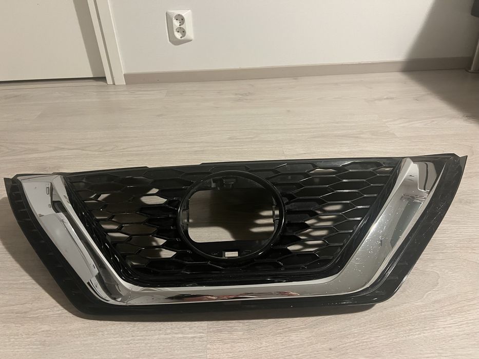 Продам решітку радіатора Nissan Qashqai 2020 року