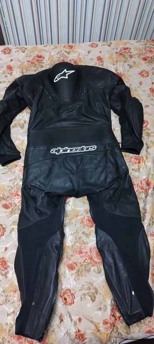 Alpinestars цельный комбинезон размер EU 62, мотокуртка, как новый