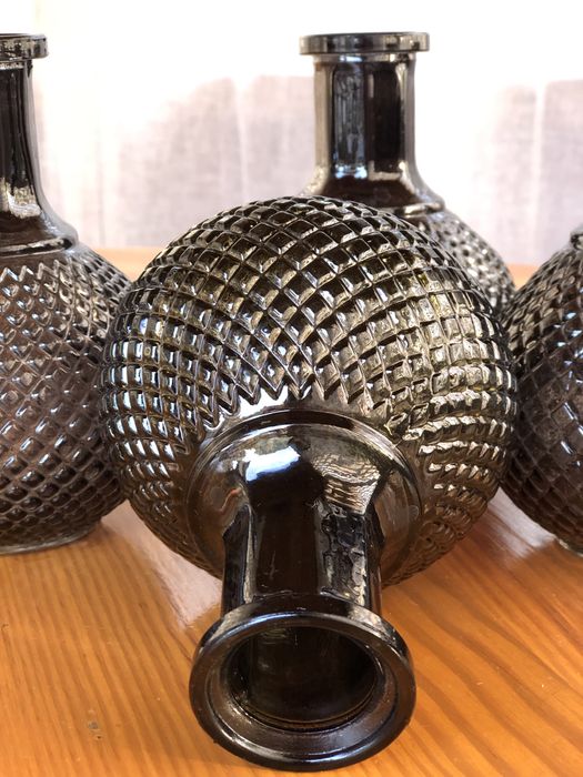 Ваза  ажурна чорна