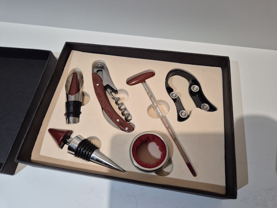 Profesjonalny zestaw do wina.  Nowy.  Okazja