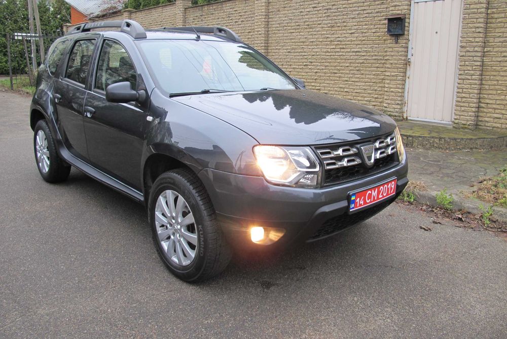 Автомобиль Dacia Duster 2014 (газ-бензин)