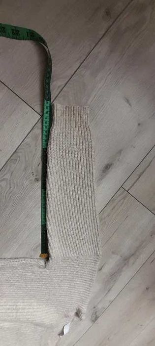 Gruby beżowy sweter.Primark