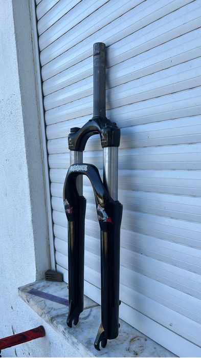 vendo bicicleta montadinha , suspensao RST