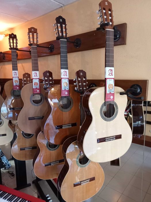 Guitarra Clássica  "ALHAMBRA"  [NOVAS]