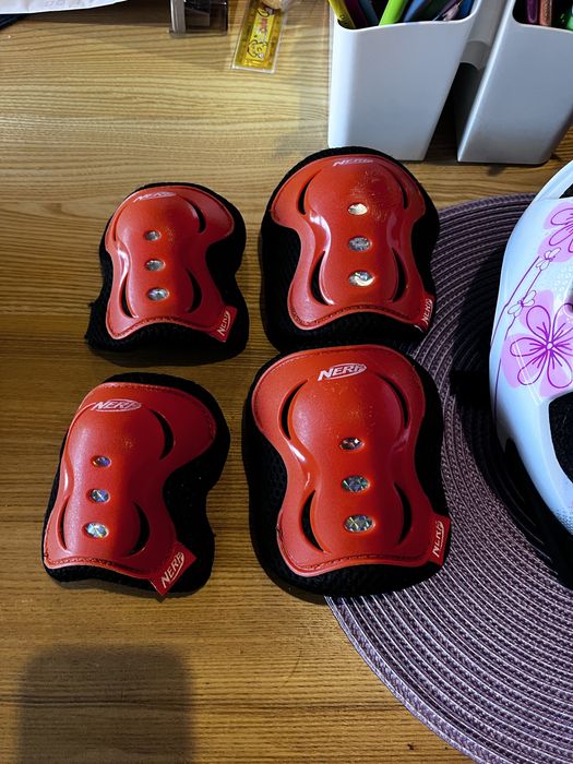 Zestaw ochraniaczy i kask