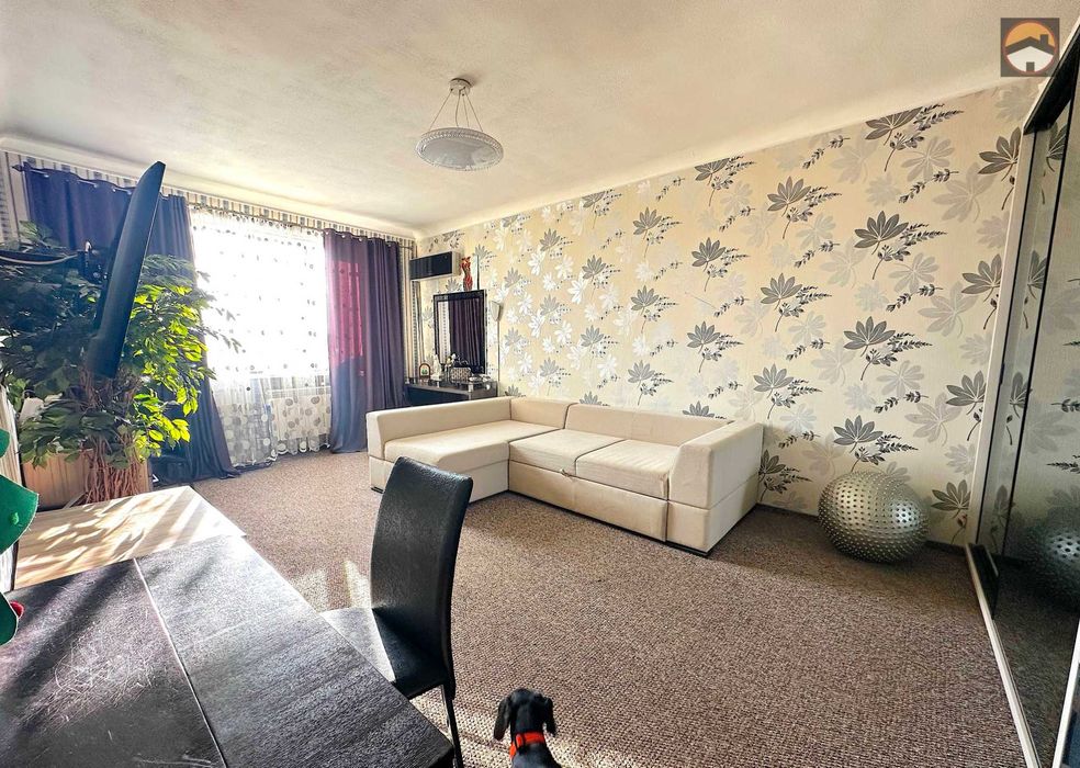 Продається 2-х кімнатна сталінка в Центрі  "Будинок зі Шпилем"