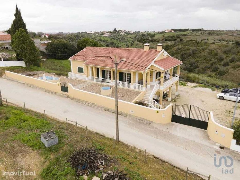 Quinta com 2 moradias prontas a habitar. Com um terreno de 9820 m2