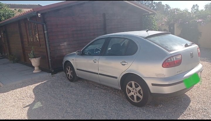 SEAT Leon 1M ano 2000 1.4 gasolina foto 2
