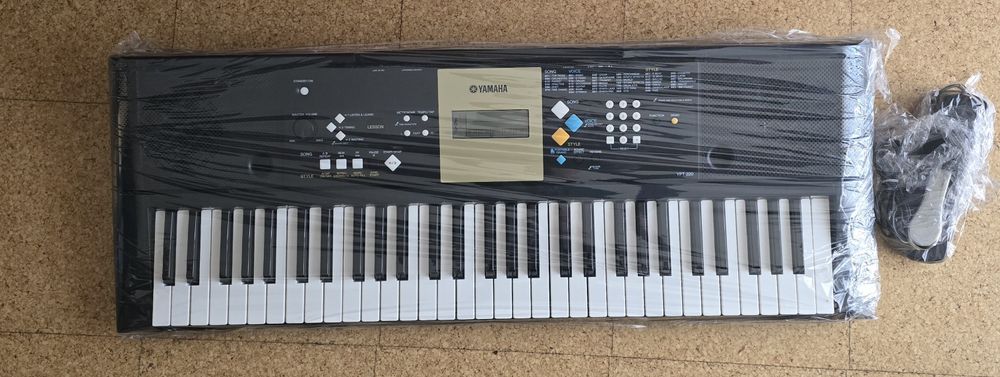 Teclado yamaha YPT-220