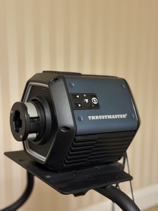 База Thrustmaster T818