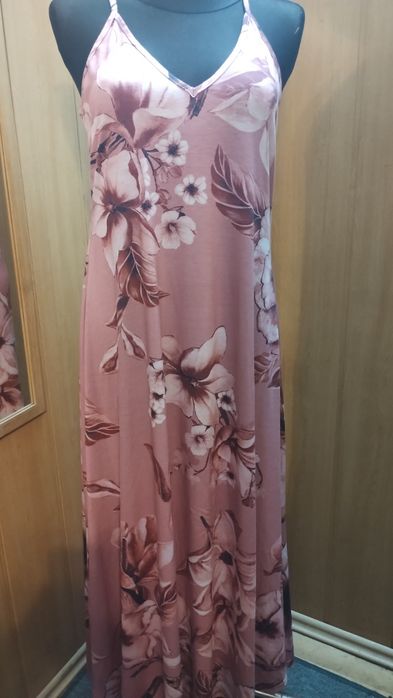 Sukienka długa 40/42 pastelowy brudny róż z nadrukiem