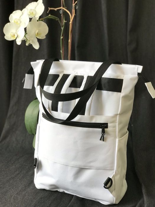 Сумка рюкзак біла, містка.