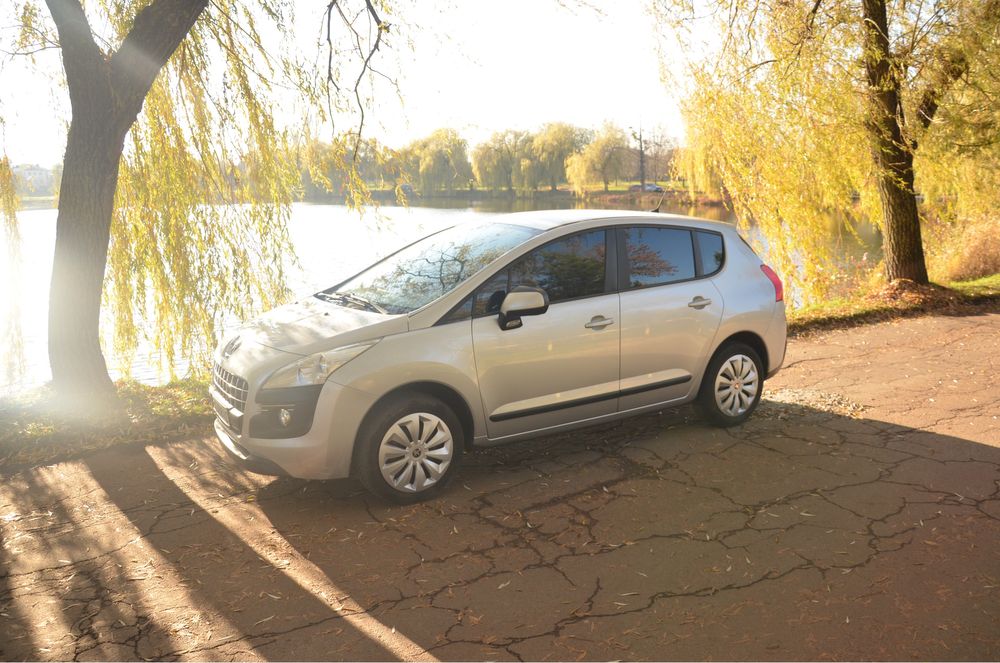 Економне авто Пежо 3008