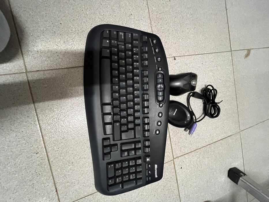 Microsoft - Wireless Keyboard and Optical Mouse64551667849217122