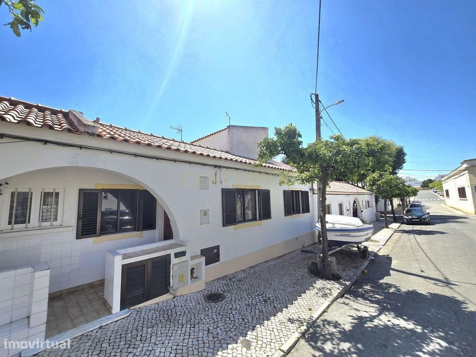 Moradia típica Algarvia 3 Quartos na zona Ribeirinha da cidade de Port