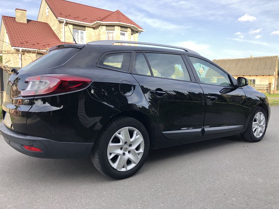 Подам рено меган 2012 рік