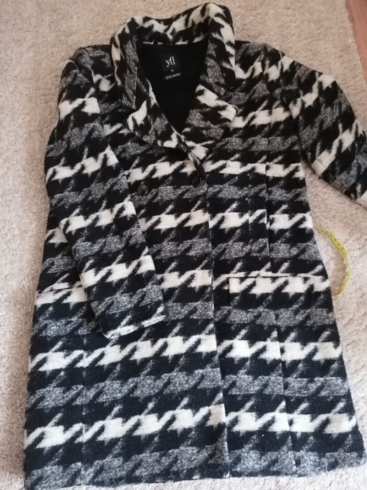 Czarno-Biały płaszcz.