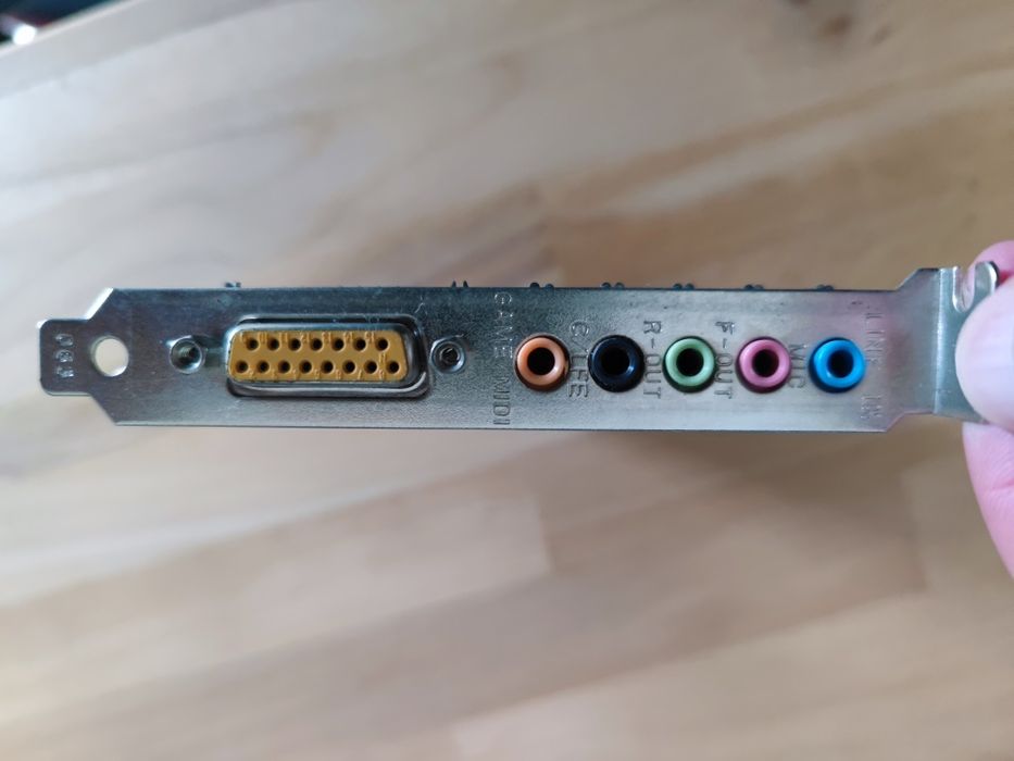 Placa som Genius Sound maker value 5.1442951175808624641