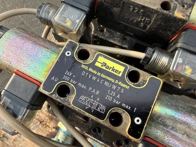 PARKER KOMPLET rozdzielaczy 350 bar do dużego agregatu hydraulicznego