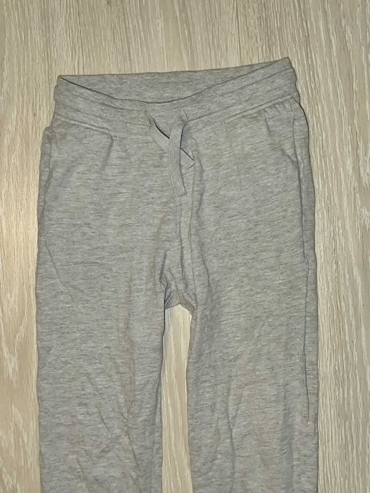 Тонкі спортивні штани H&M на 8-9 років