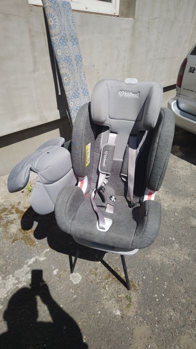 Продам дитяче автомобільне крісло.