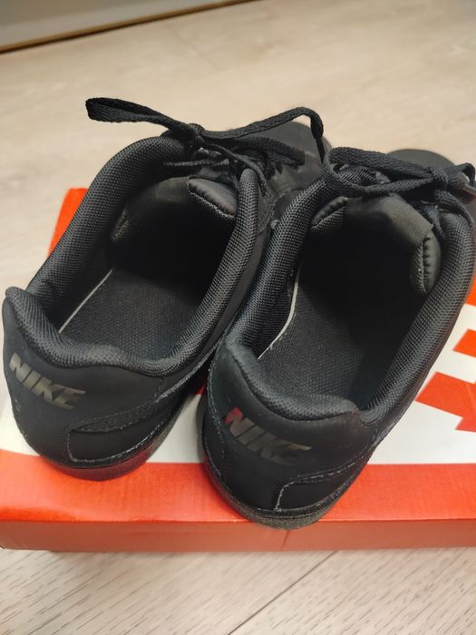 Buty NIKE Cour Royale GS eur 39 24,5 czarne praktycznie nowe. Skóra