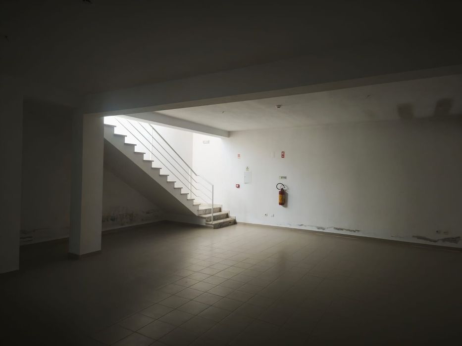 Loja comercial 110M2 - Arganil