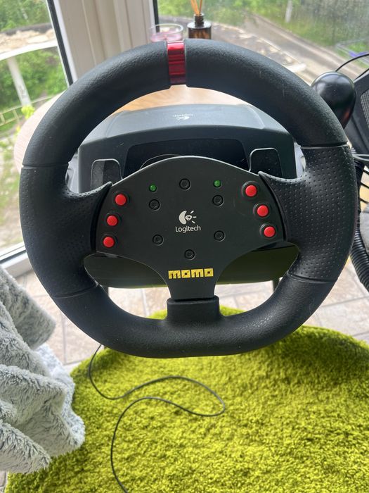 Игровой руль Logitech Momo Racing