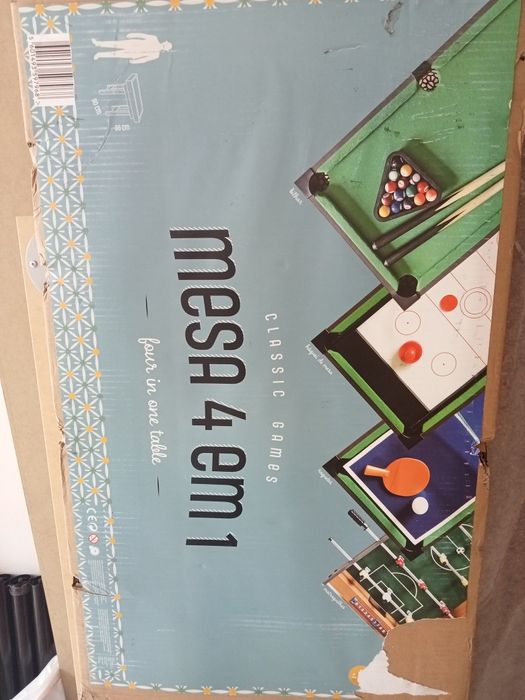 Mesa 4 jogos nova e embalada