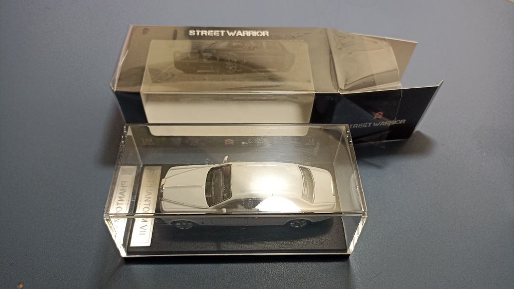 машинки моделі 1/64 rolls royce