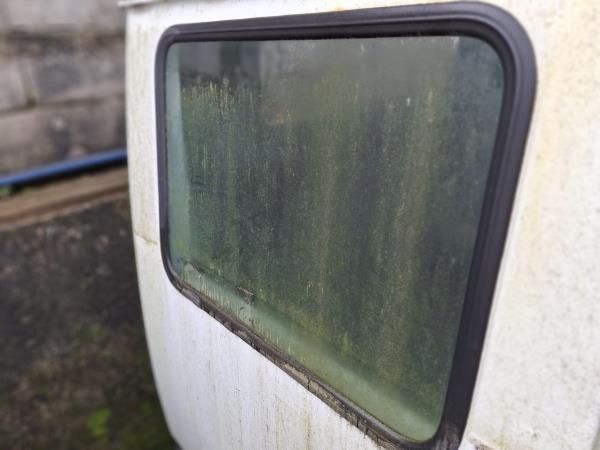 Vidro triangular da porta trás direito MITSUBISHI Canter (FB7, FB8, FE