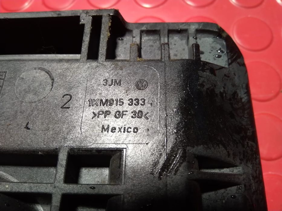 Base da Bateria 1KM915333 - VW BEETLE