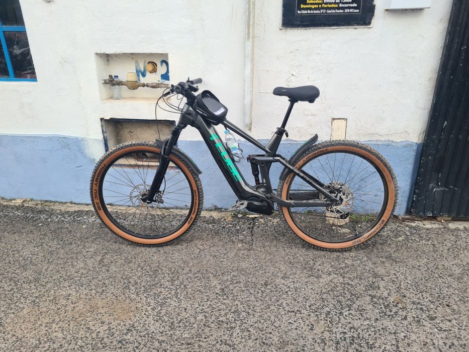 Bicicleta eléctrica marca cube semi nova com motor bosch