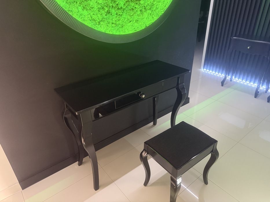 Toaletka czarny polysk styl ludwikowski