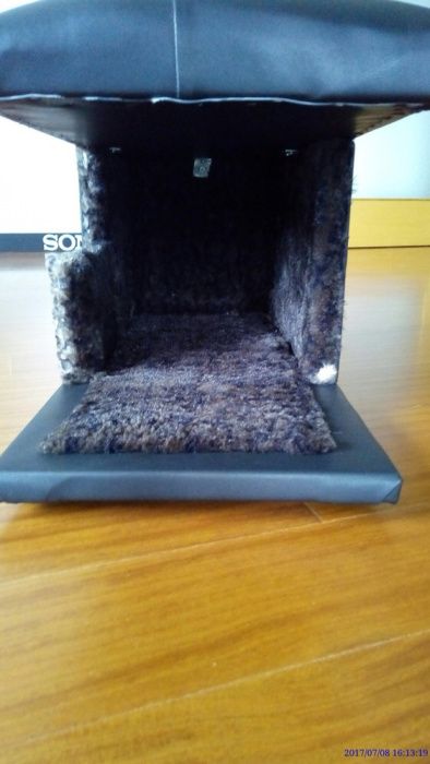 Caixa para gatos em pele