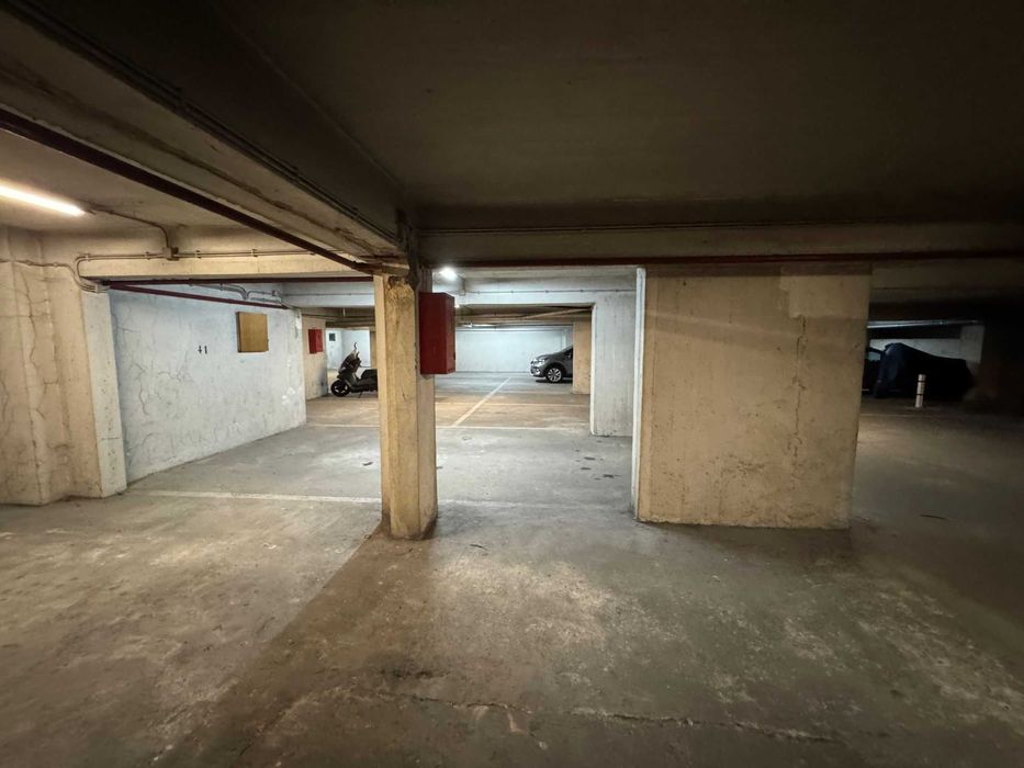 Arrenda-se Garagem Costa Caparica